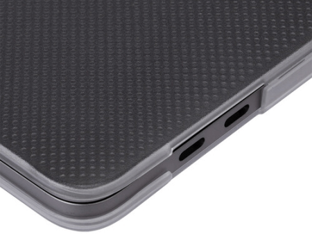 Carcasa Incase Hardshell Dots para Macbook 16¨ - Clear Sale